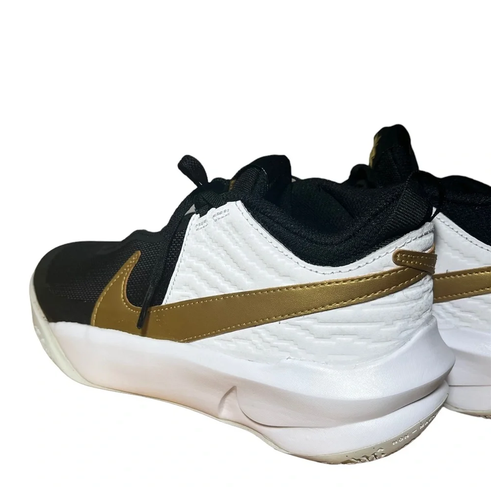 Nike TEAM HUSTLE D10 Black/White Boy‎ Shoes Sz 7Y